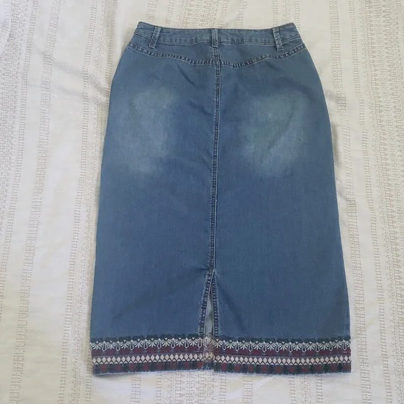 Embroidered Denim Skirt Size 4 - Picture 3 of 11